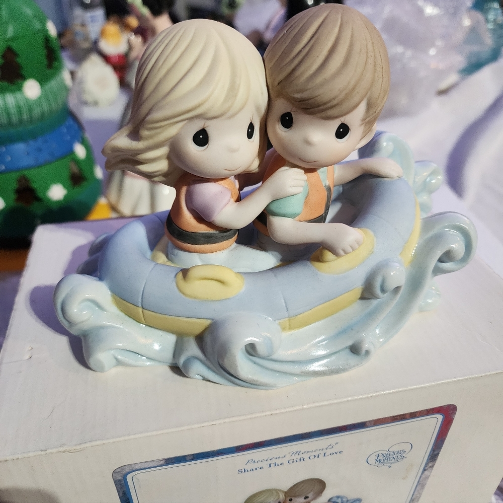 Precious Moments Figurine - Life is An Adventure With You. RETIRED Nib - Picture 2 of 7